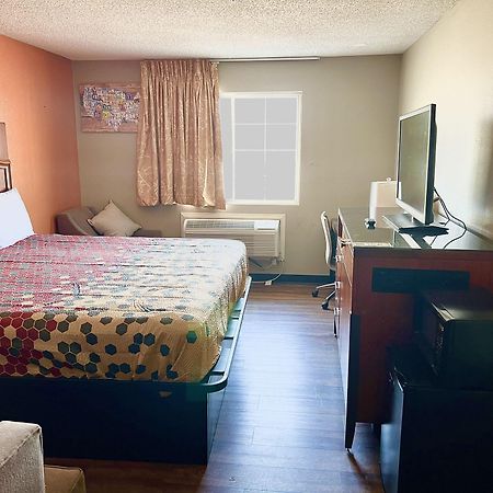 Econo Lodge San Antonio Near Seaworld - Medical Center Exterior photo