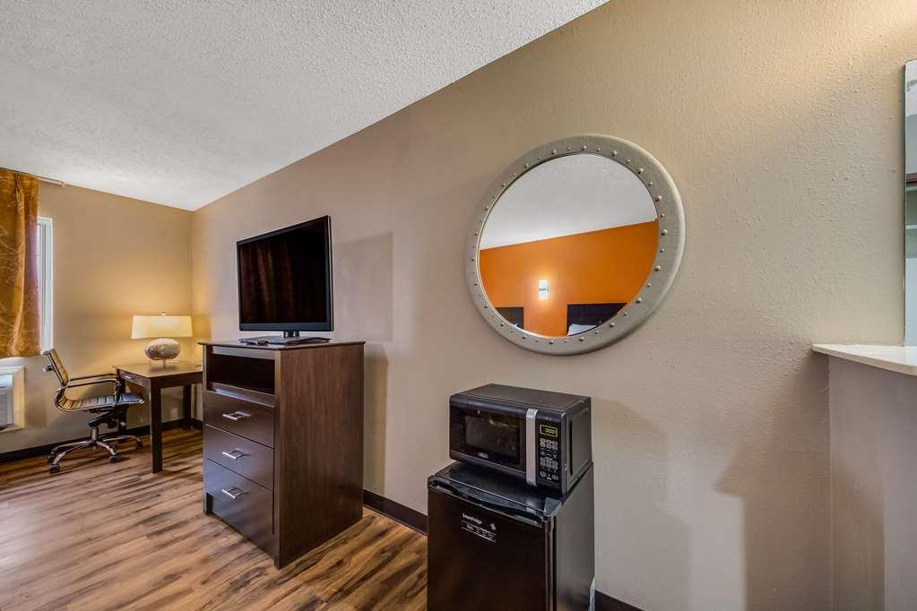 Econo Lodge San Antonio Near Seaworld - Medical Center Room photo