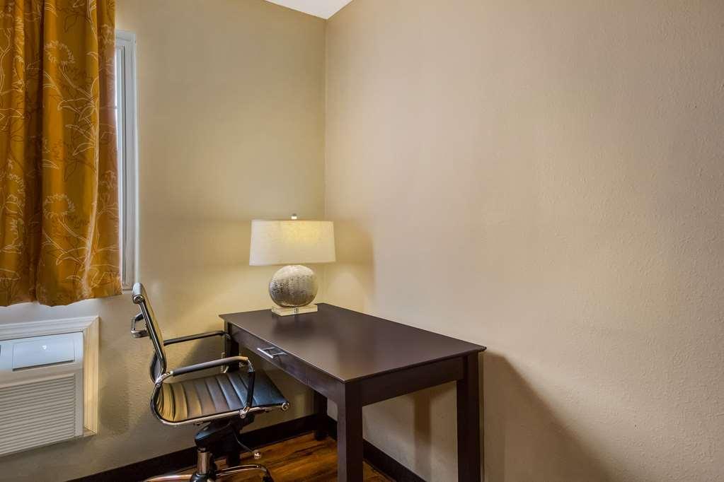 Econo Lodge San Antonio Near Seaworld - Medical Center Room photo